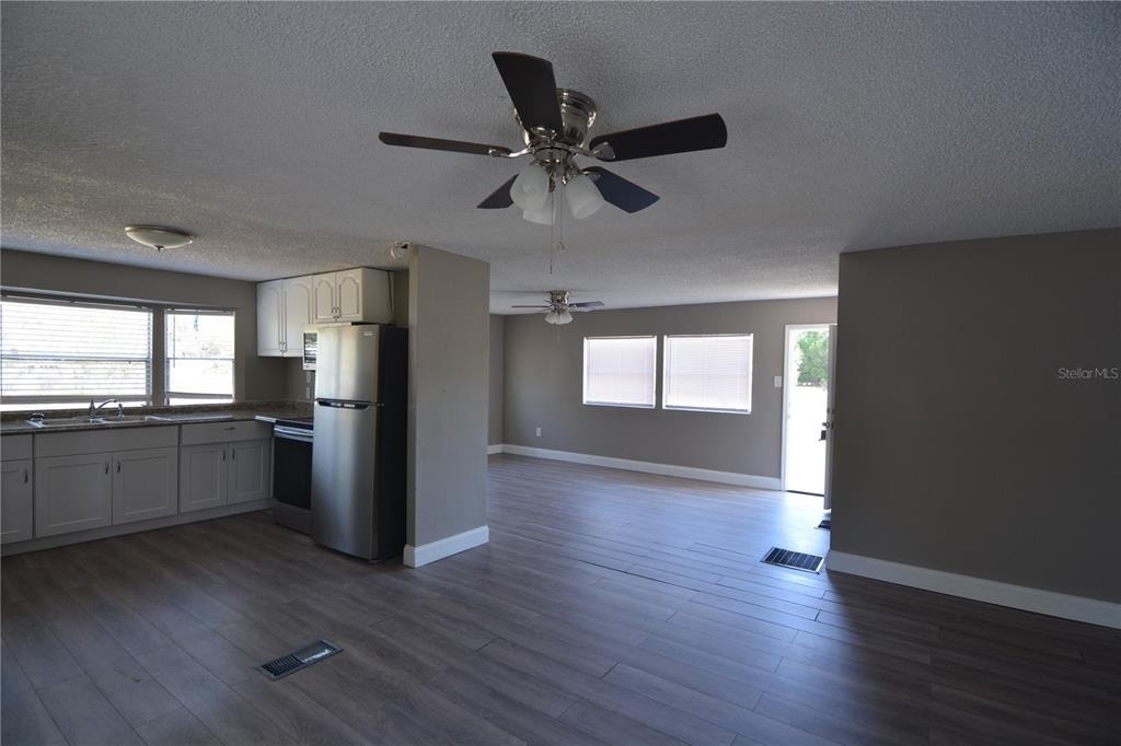 17524 Medley Avenue - Photo 10
