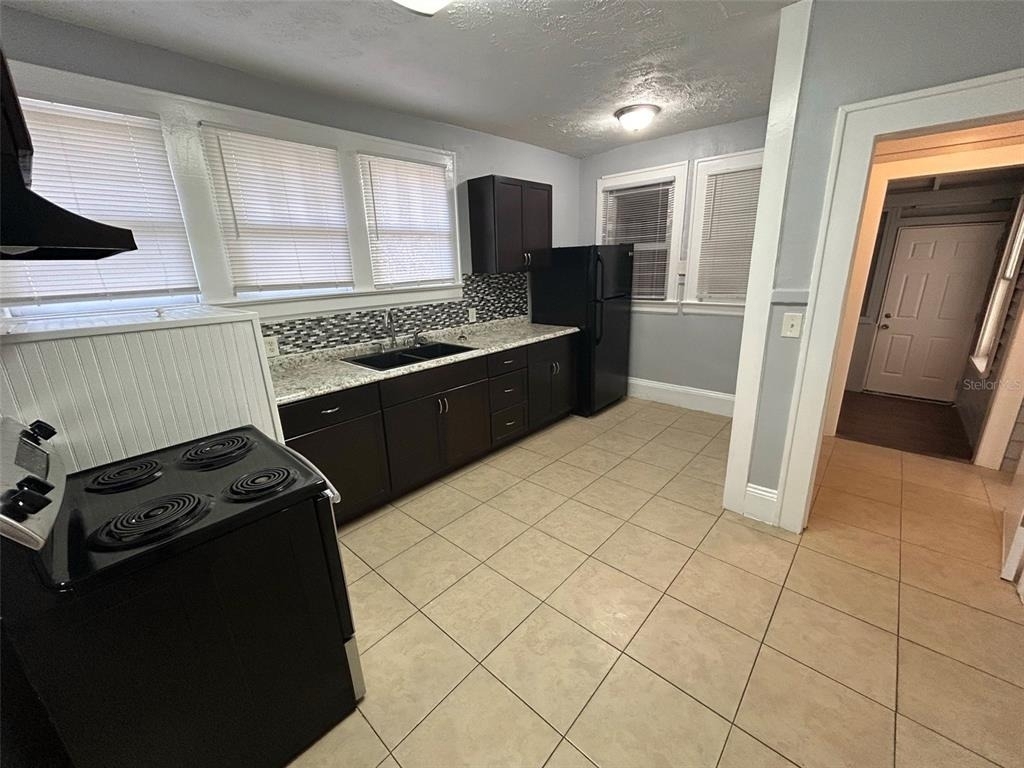 524 Basswood Street - Photo 3