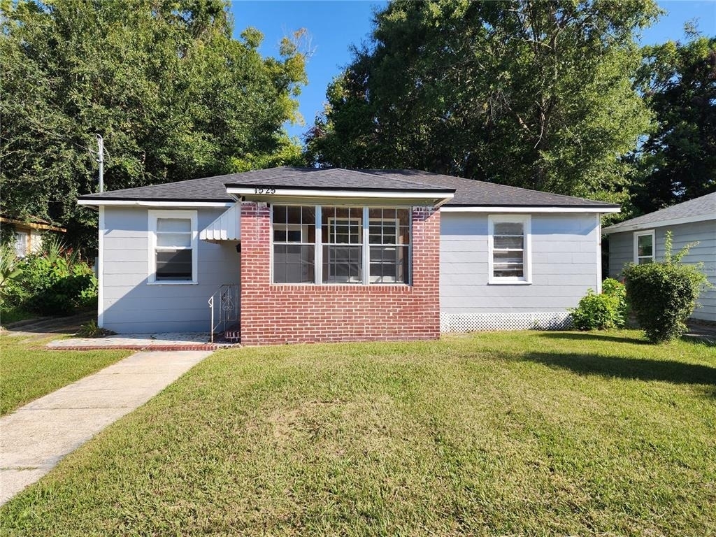 1525 W 9th Street - Photo 0