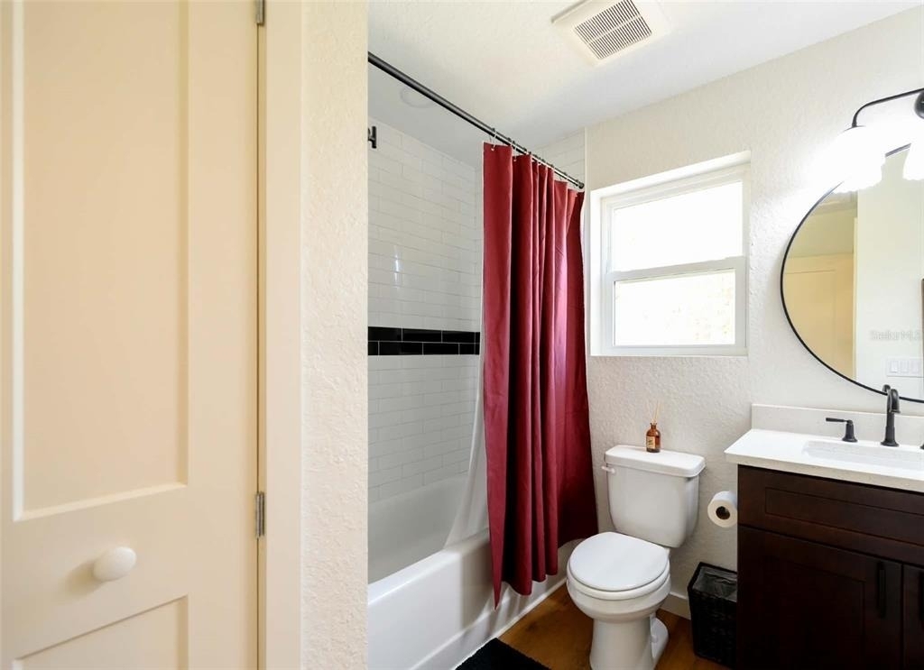 2324 1/2 Burlington Ave N N - Photo 8