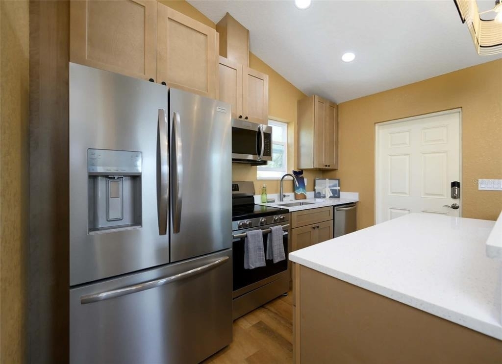 2324 1/2 Burlington Ave N N - Photo 3