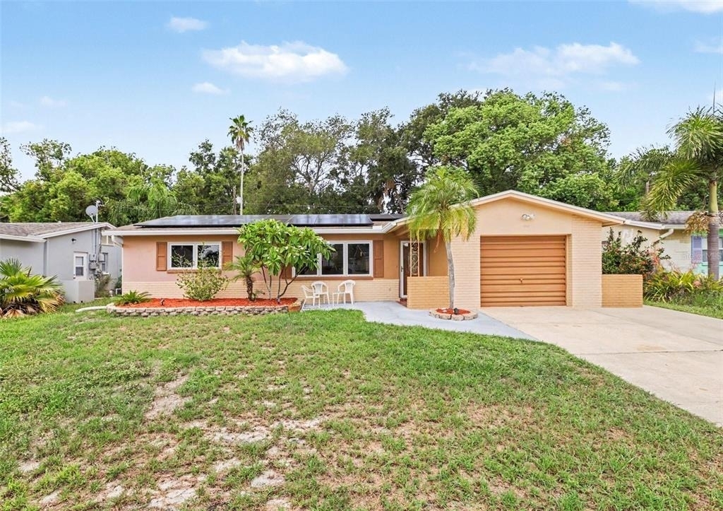 1520 Simmons Drive - Photo 0