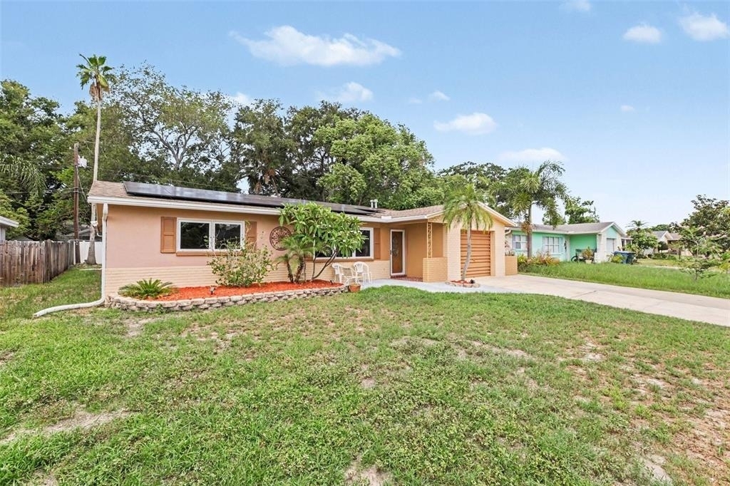 1520 Simmons Drive - Photo 2