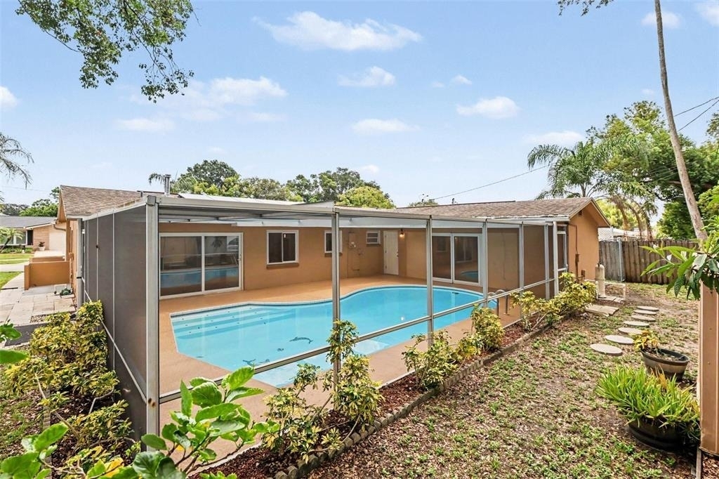 1520 Simmons Drive - Photo 4