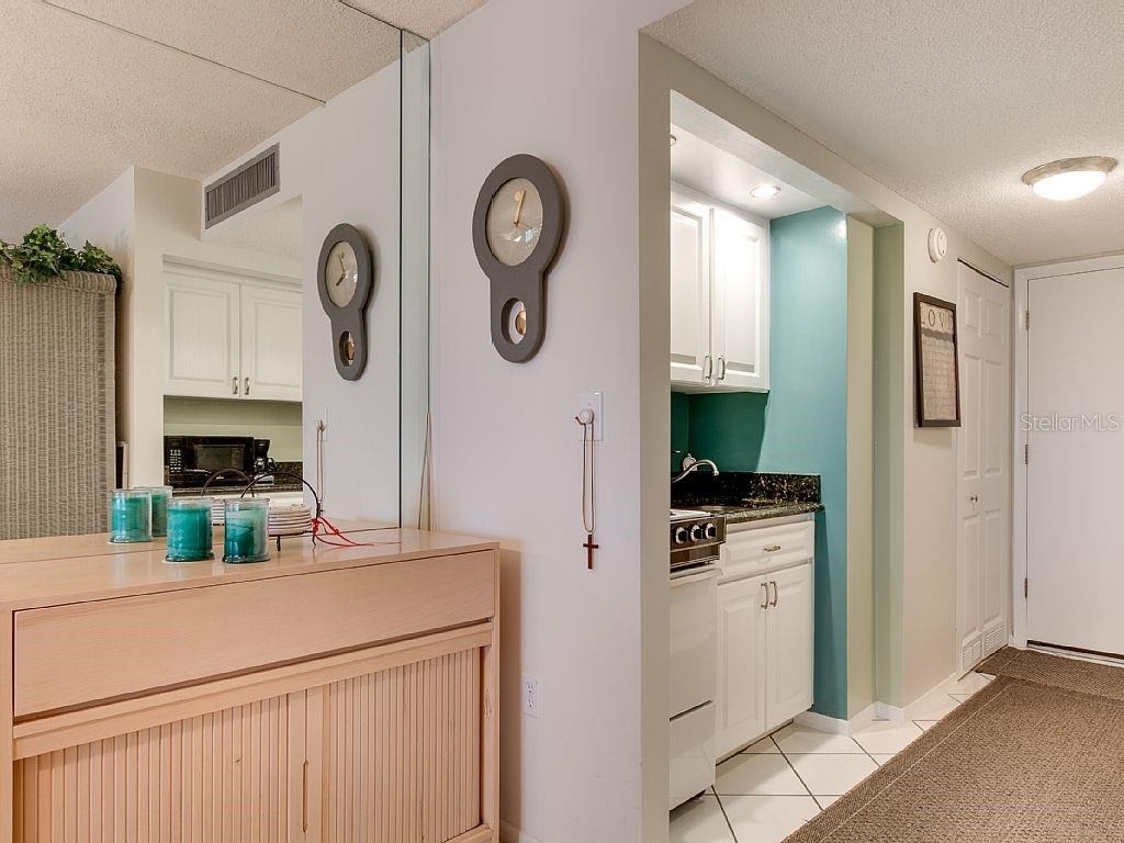 4725 Cove Circle - Photo 5