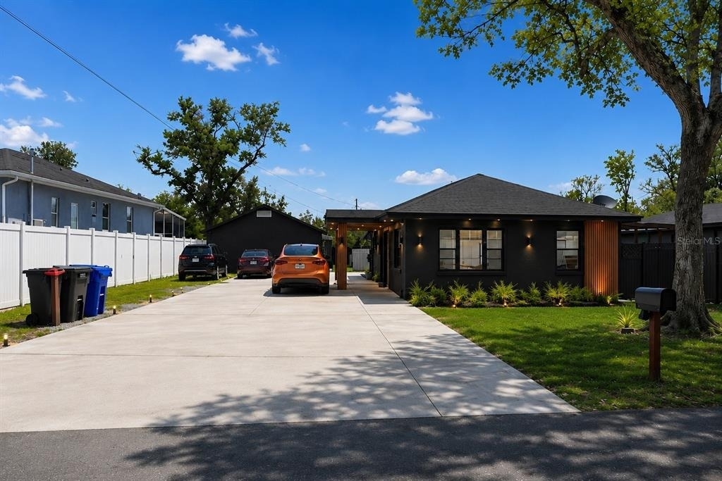 3422 W Idlewild Avenue - Photo 0