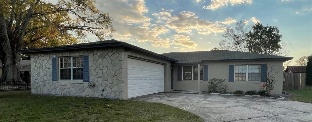 1008 York Court - Photo 0