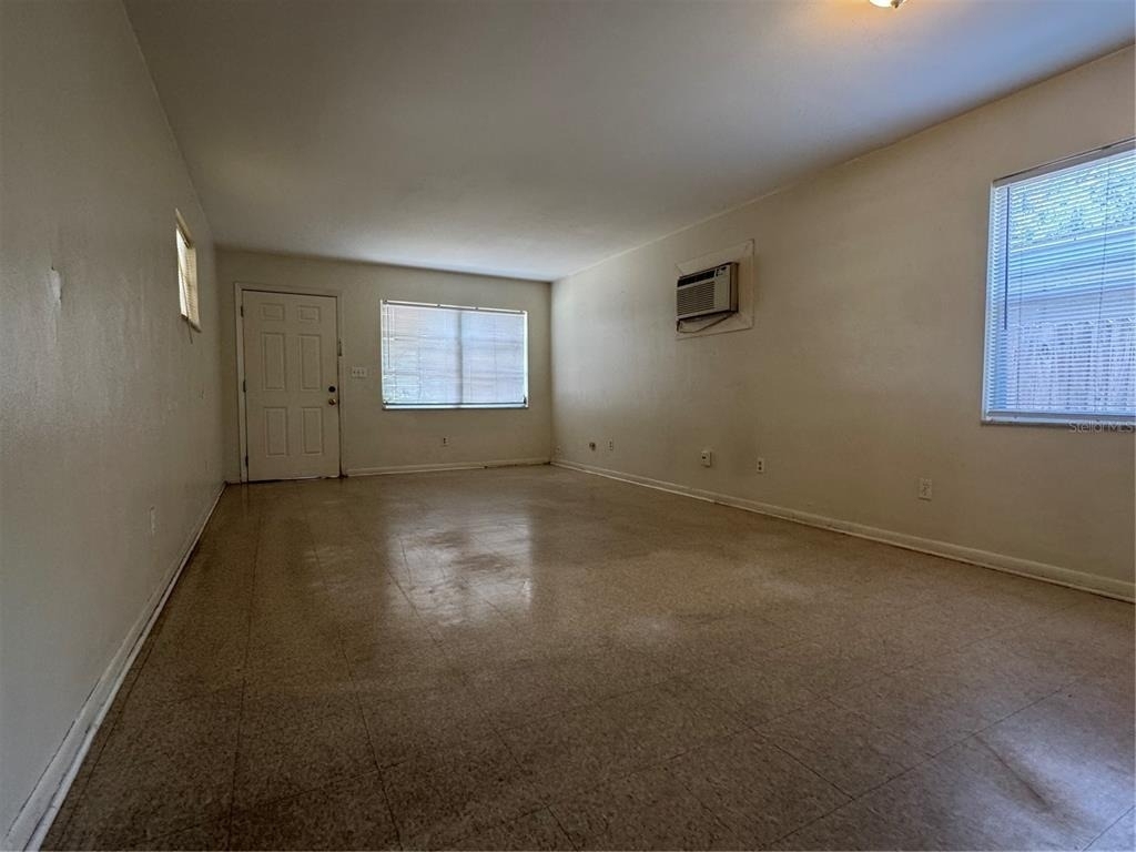 1421 Noble Place - Photo 4