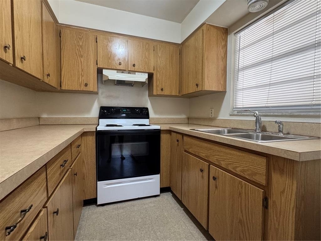 1421 Noble Place - Photo 5