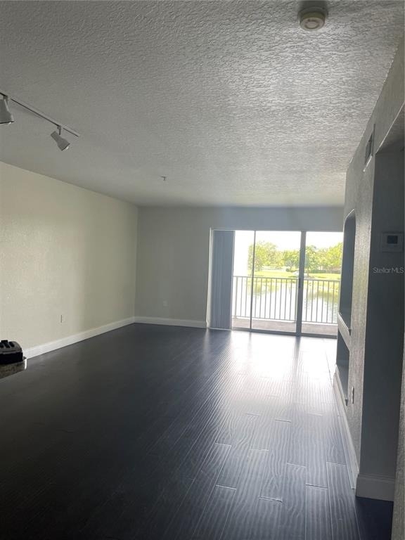 13815 Fairway Island Drive - Photo 4