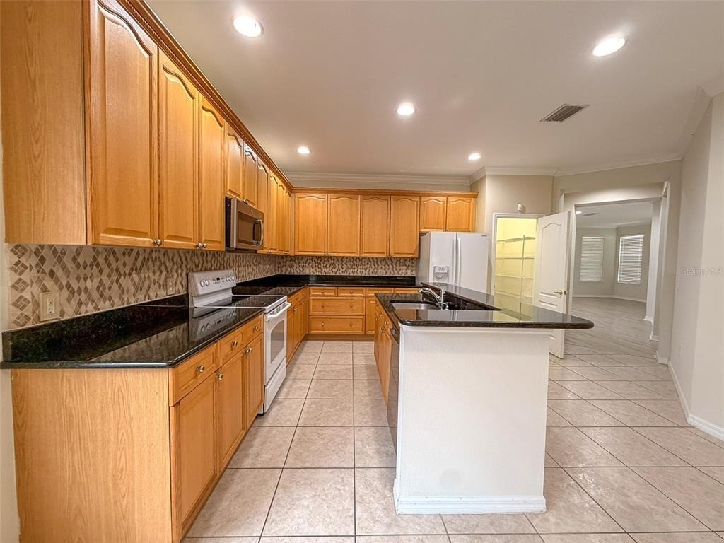 12947 Runswick Avenue - Photo 8