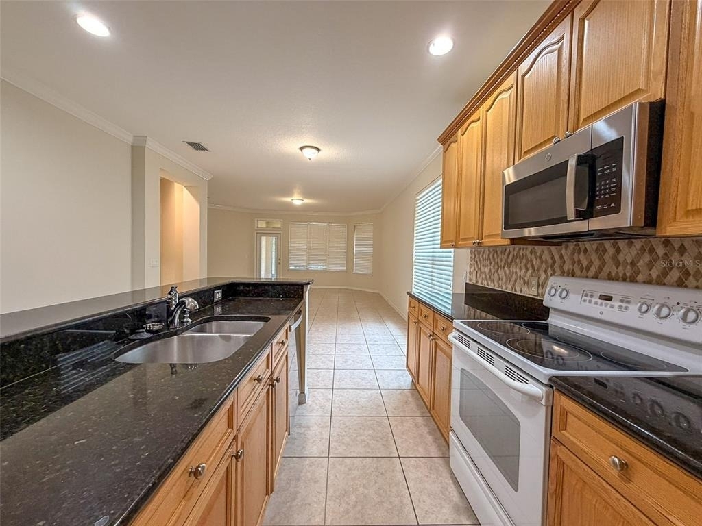 12947 Runswick Avenue - Photo 11