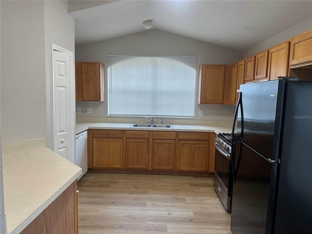 418 Ashley Place - Photo 10