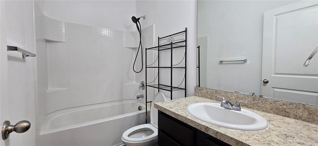 15660 Merlin Avenue - Photo 6
