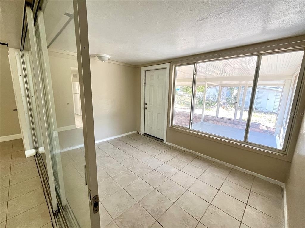 712 67th Avenue W - Photo 3