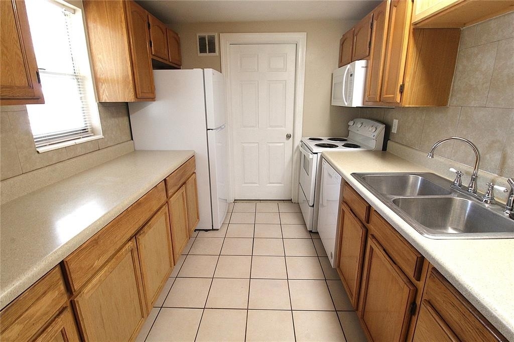 712 67th Avenue W - Photo 5