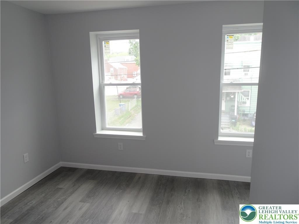 1535 E 7th Street - Photo 8