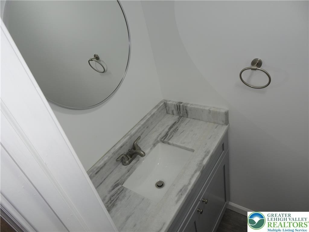 1535 E 7th Street - Photo 5