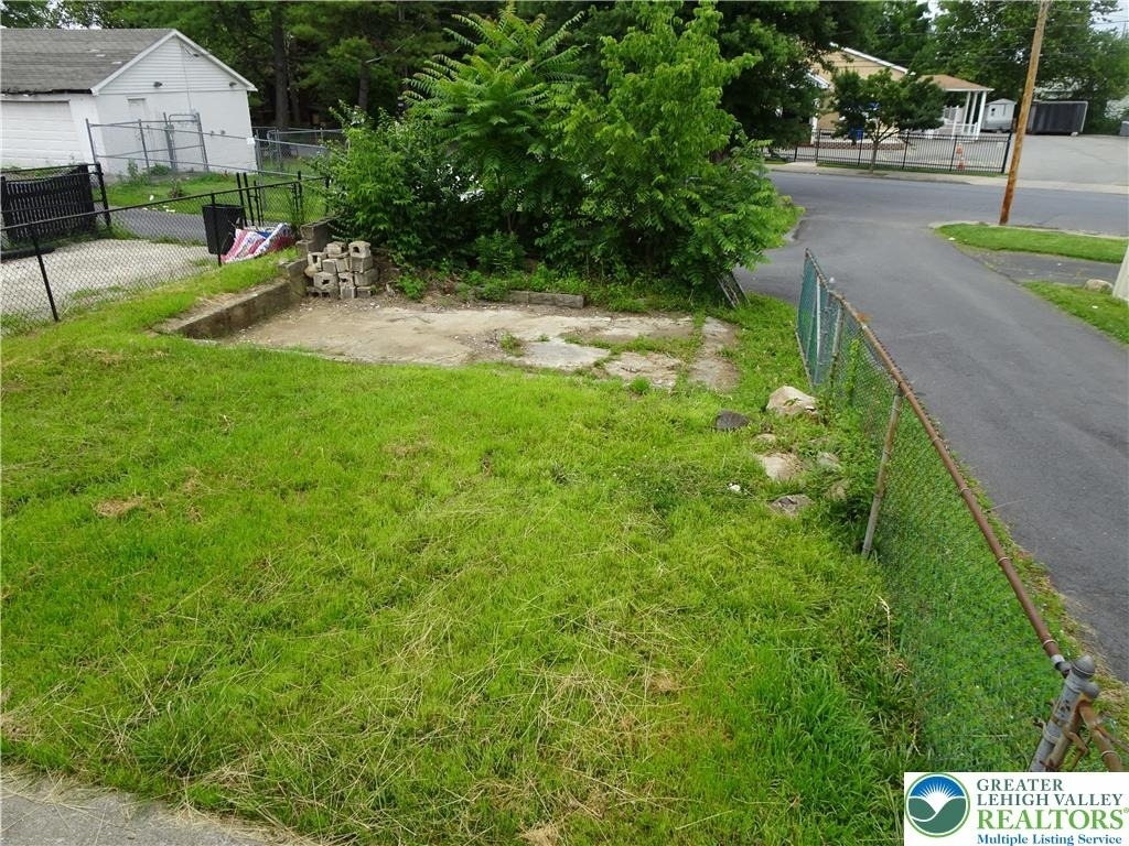 1535 E 7th Street - Photo 13