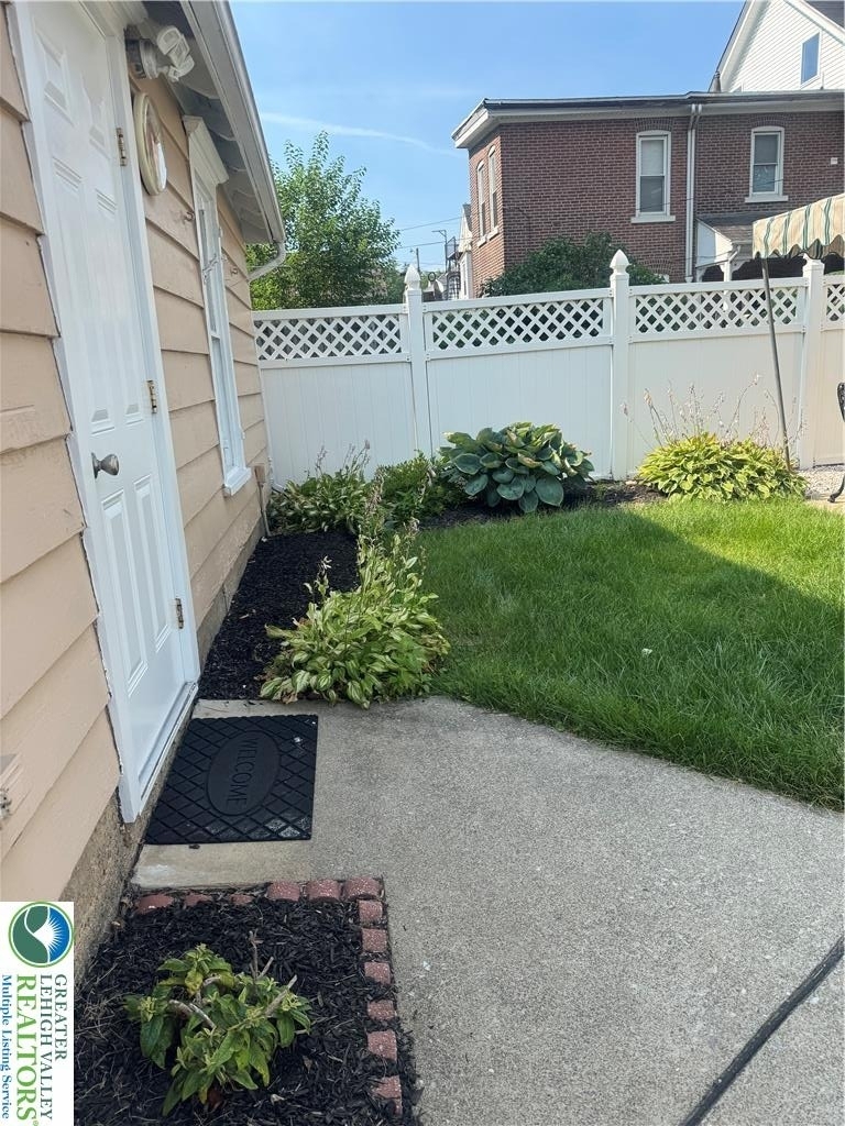 748 High Street - Photo 1
