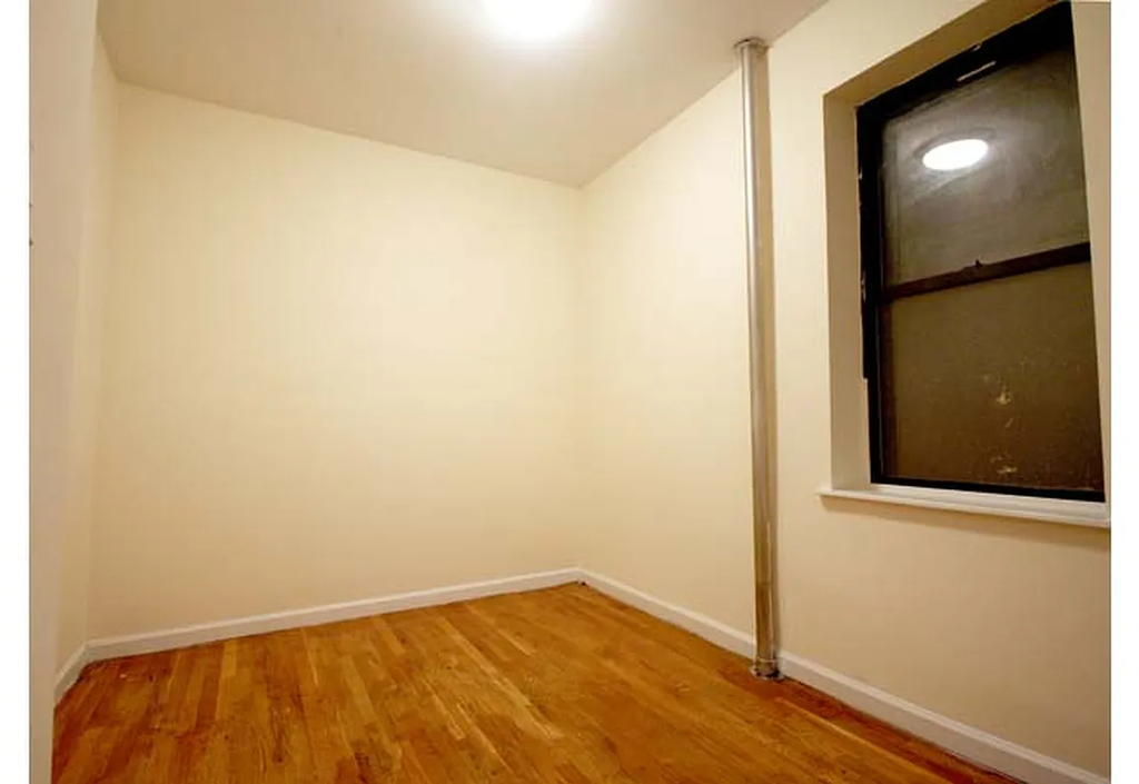 East 12th Street - Photo 4