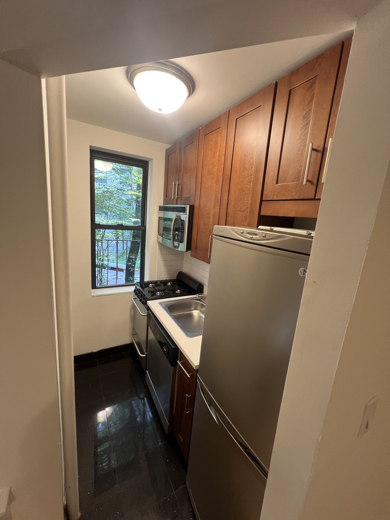  East 46th Street - Photo 3