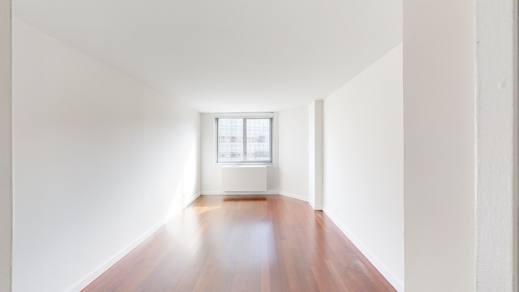 401 E 34th St - Photo 3