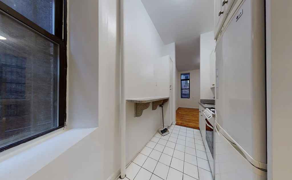 711 2nd Avenue - Photo 4