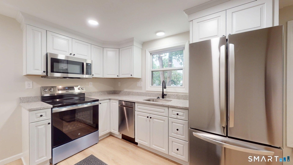 16 Arrow Street - Photo 3
