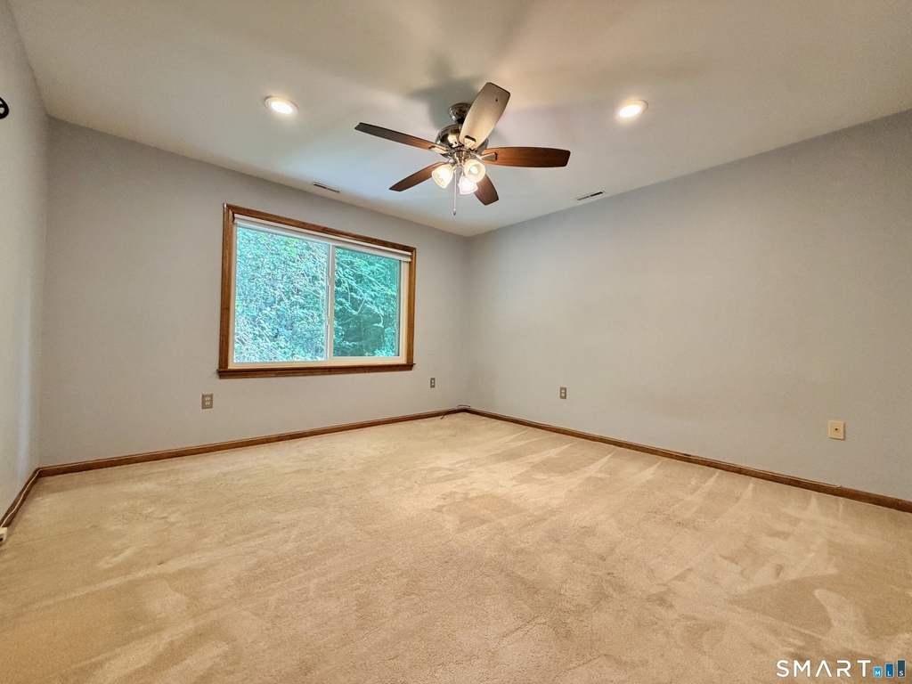 22 Hyde Park Drive - Photo 32