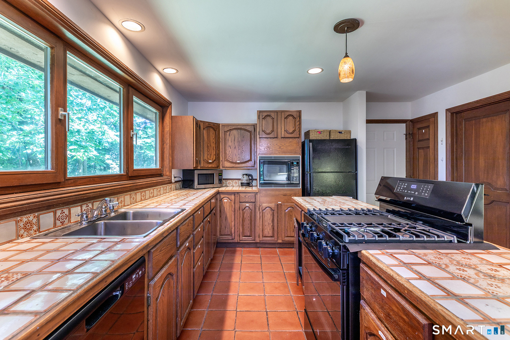 230 Litchfield Road - Photo 9