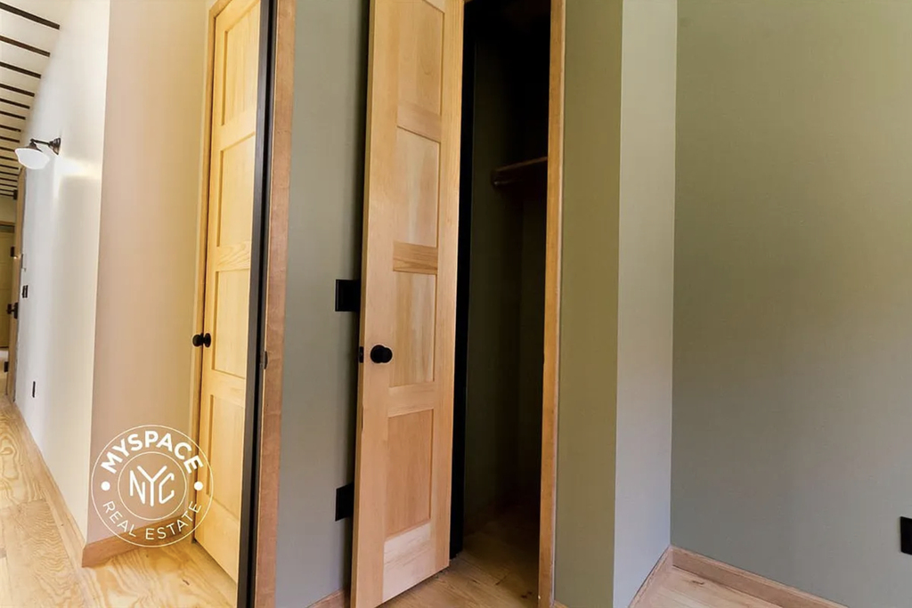 212 Starr Street - Photo 3