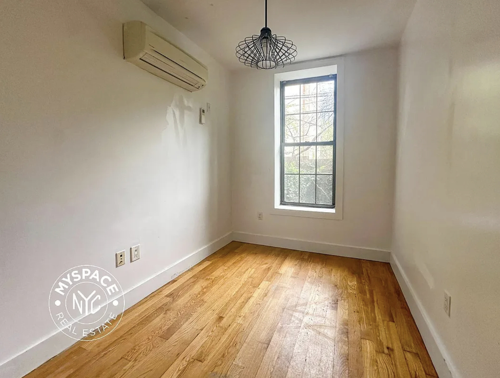 336 Chauncey Street - Photo 2