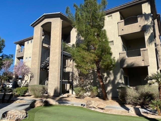 4400 S Jones Boulevard - Photo 1