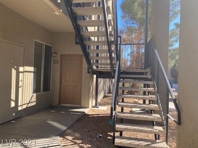 4400 S Jones Boulevard - Photo 2