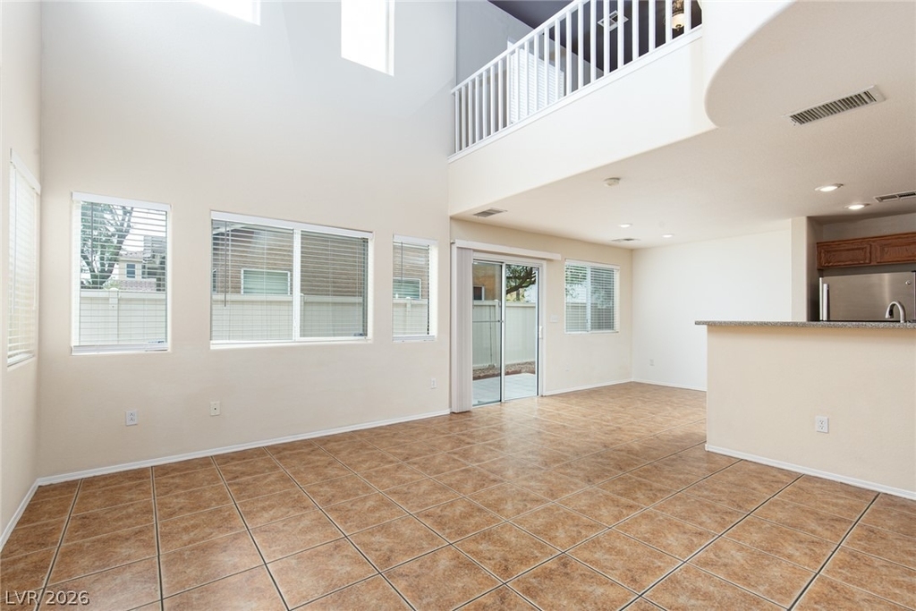 9933 Carrizo Springs Avenue - Photo 4