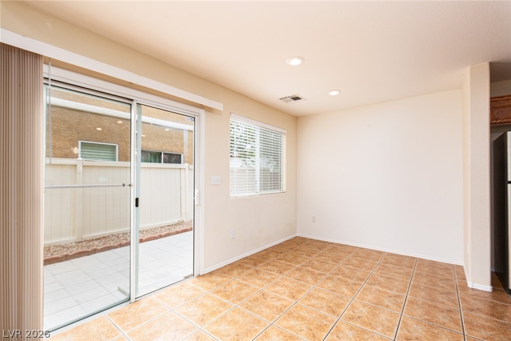 9933 Carrizo Springs Avenue - Photo 5