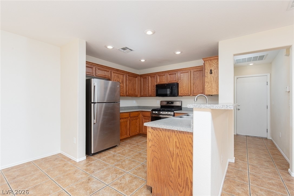 9933 Carrizo Springs Avenue - Photo 6