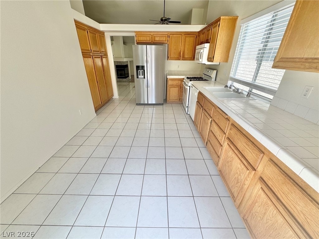8133 W Rochelle Avenue - Photo 3