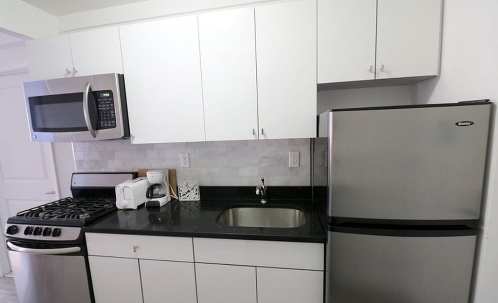 521 West 48th Street - Photo 2