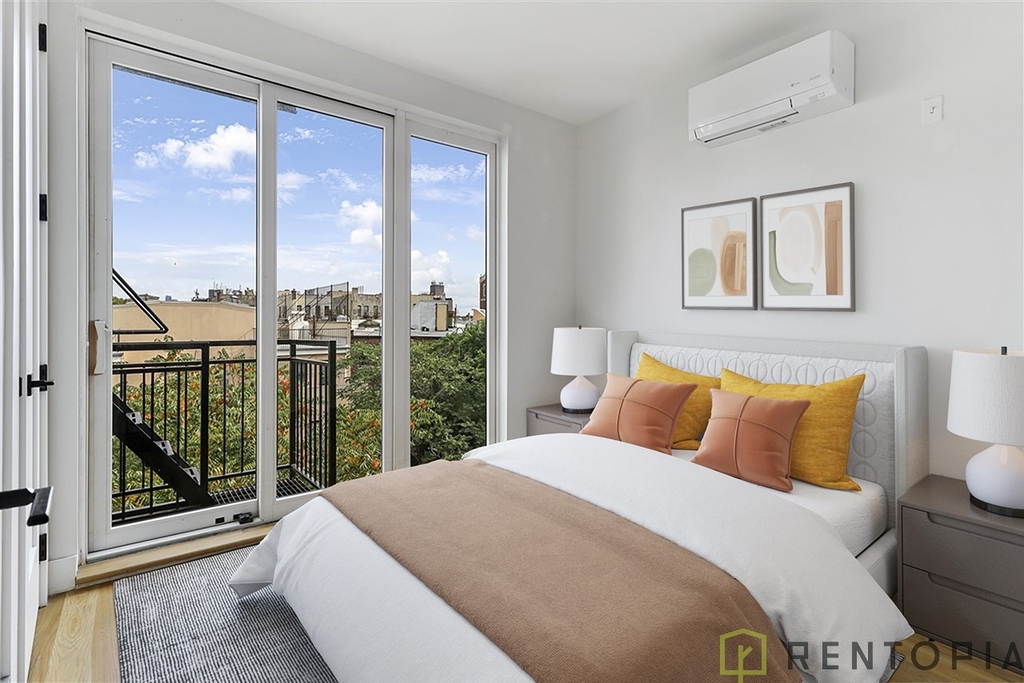 209 Montrose Avenue - Photo 3