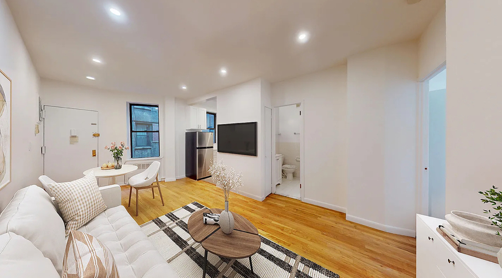 East 65th Street - Photo 2