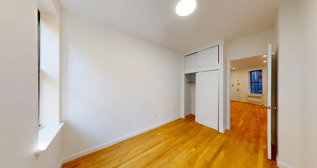 East 65th Street - Photo 9