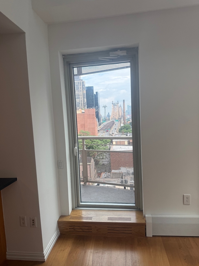 Midtown East - Photo 17