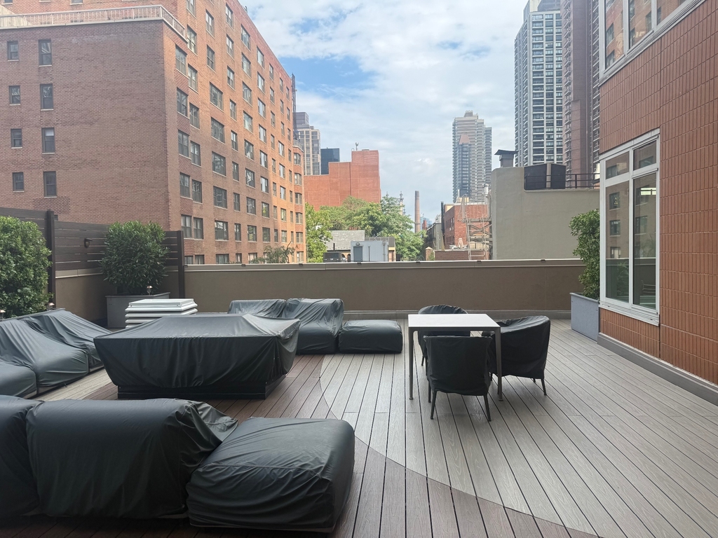 Midtown East - Photo 15