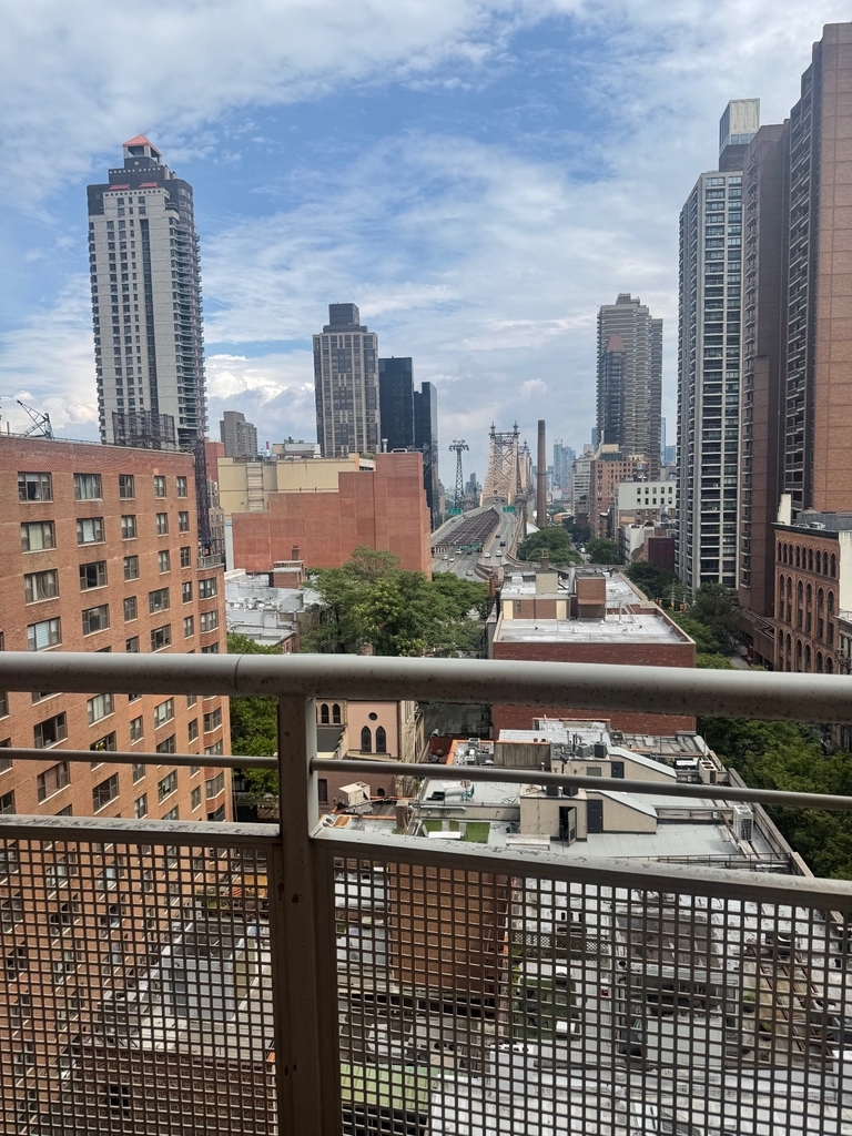 Midtown East - Photo 16