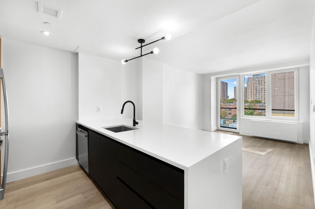 1650 Madison Avenue - Photo 3