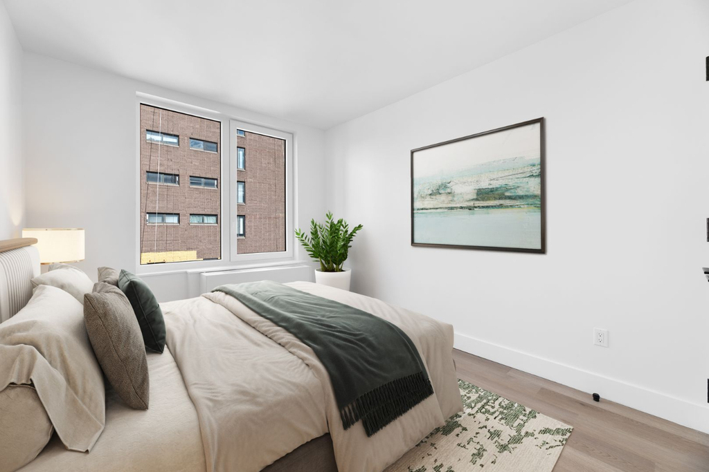 1650 Madison Avenue - Photo 1