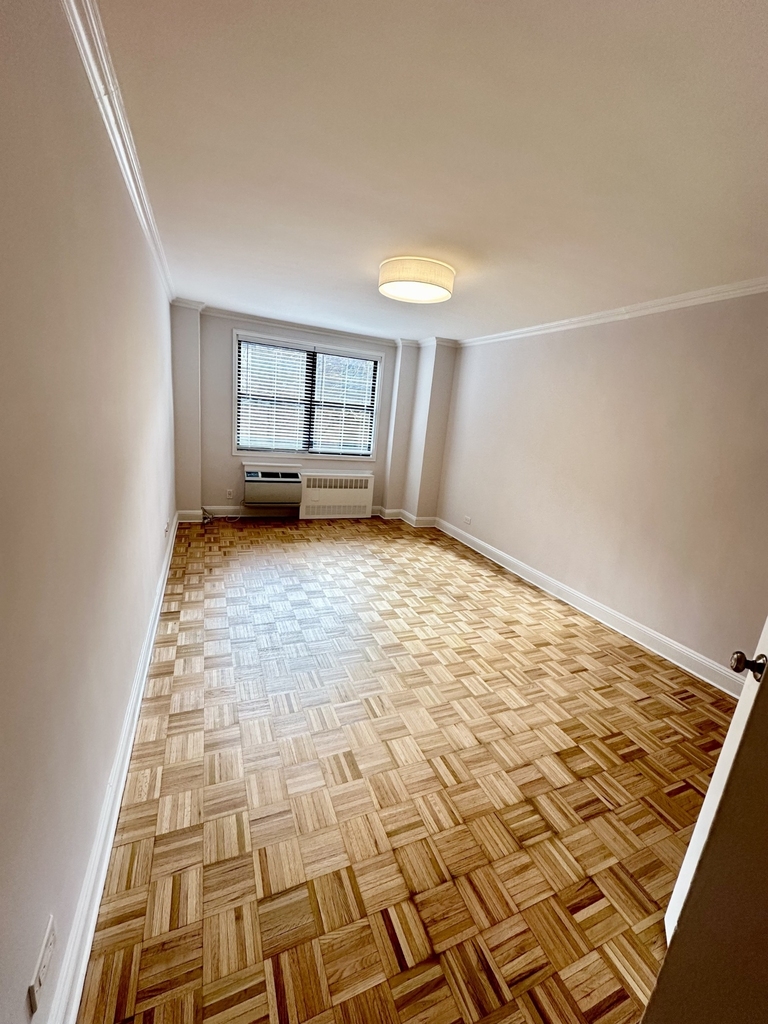 442 West 57th Street - Photo 5