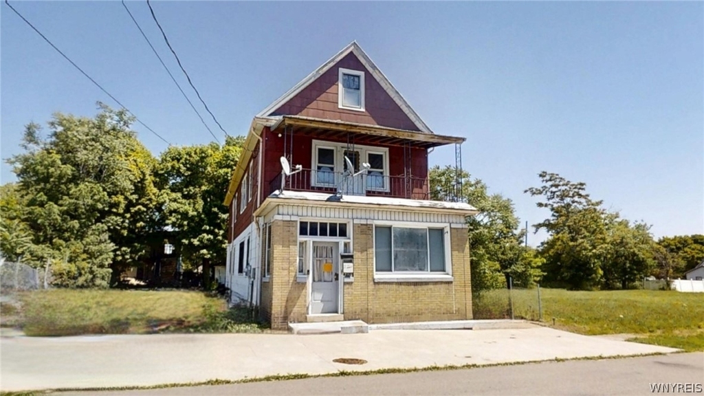 425 Johnson Street - Photo 0